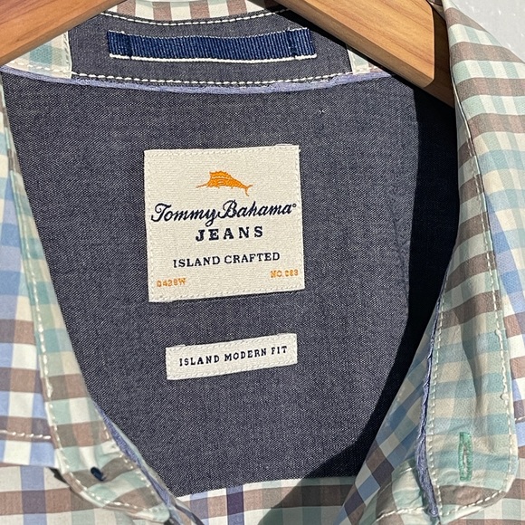Tommy Bahama Jeans Island Crafted Men’s Button-up Shirt - Picture 3 of 7